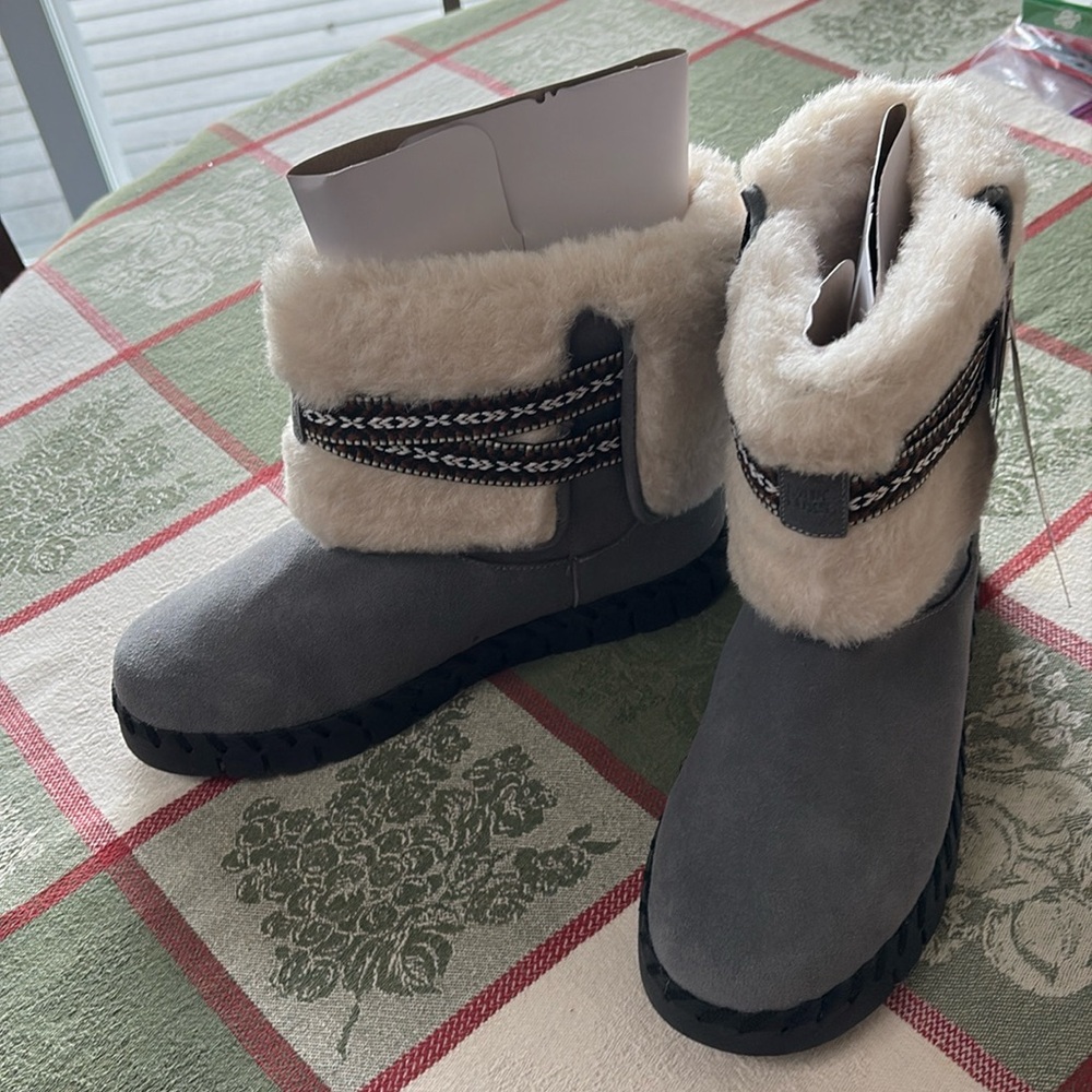 Brand new Muk Luks women’s boots